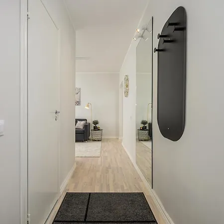 Stylish Renovated In Centre