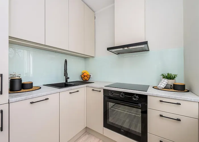 Apartment Newly Renovated 1-bedroom In The Heart Of *